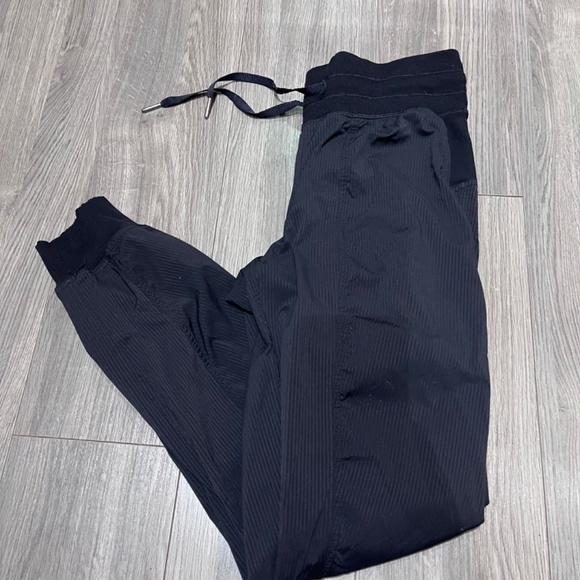 Lululemon dance studio jogger size 4 black 27" inseam comfy casual - Picture 3 of 4